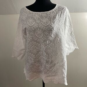White eyelet 3/4 sleeve top. Size 2Xl